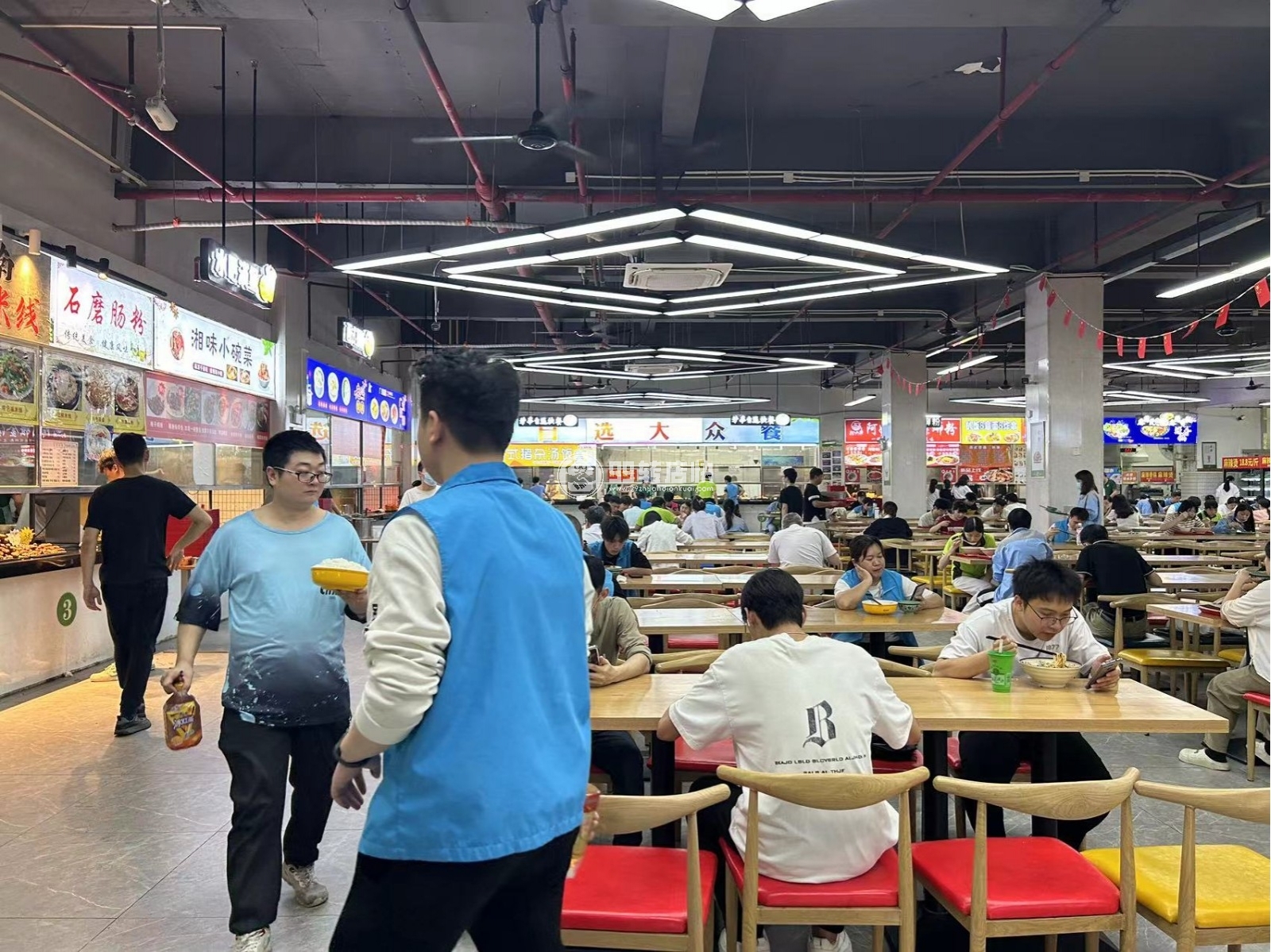 广州黄埔科技园区日营业额4000饭堂转让